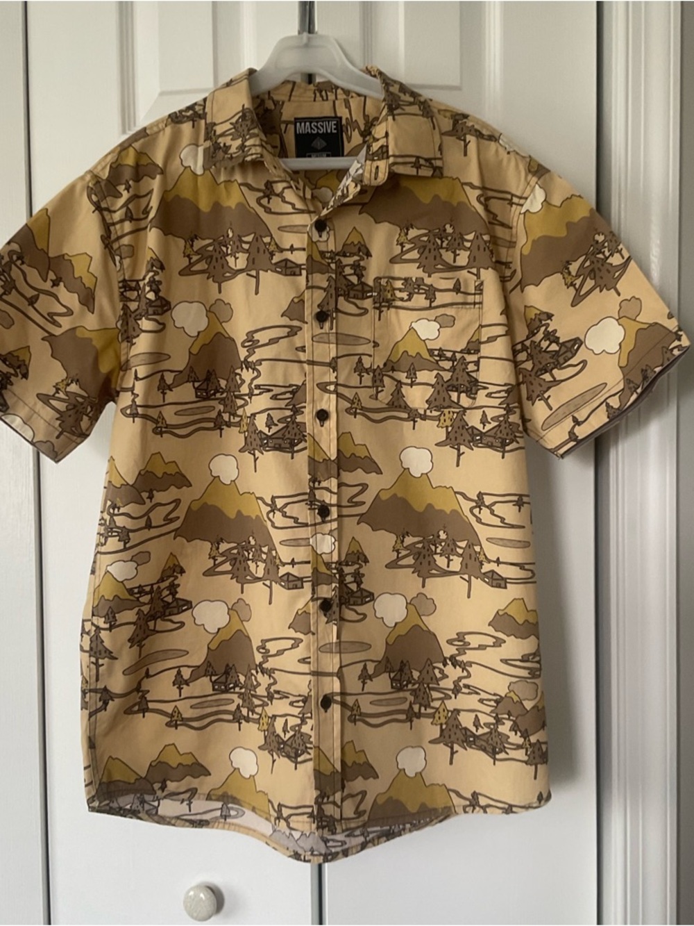 Massive Men’s Medium Shirt Button Down Brown Outdoor, Mountains, Print Shirt